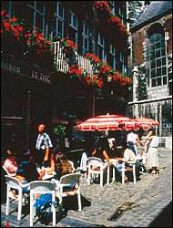 La ville de Namur, au confluent de la Sambre et de la Meuse